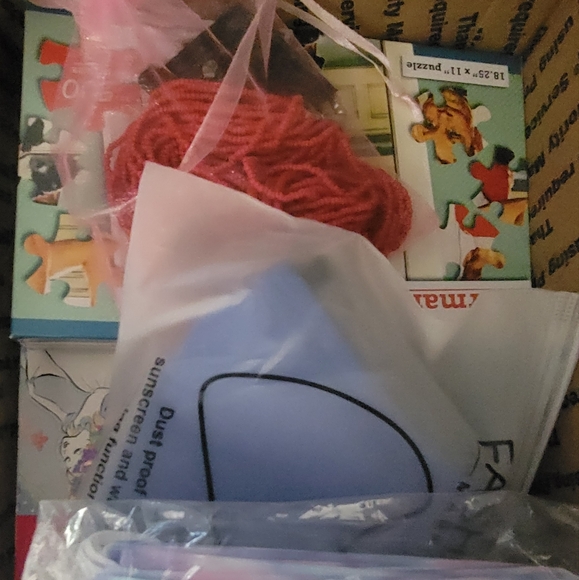 Winner is being select NOW!! Mystery Box + entry KATE SPADE Navy Blue & Cream - Picture 9 of 17